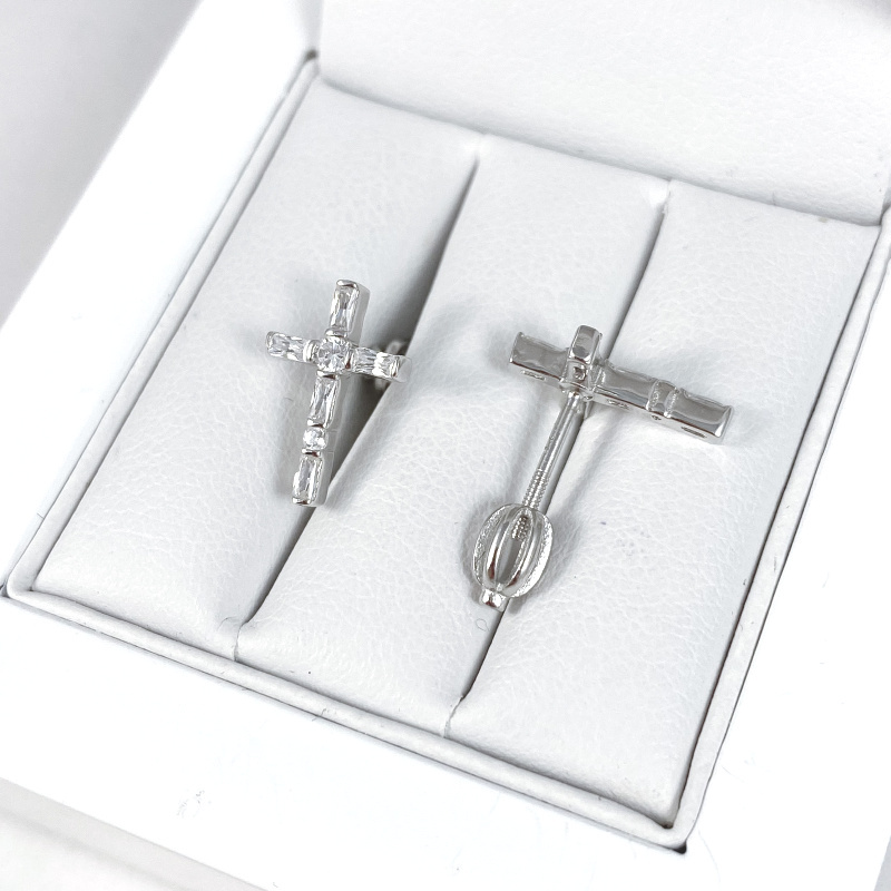 Stříbrné náušnice křížky se zirkony na šroubek